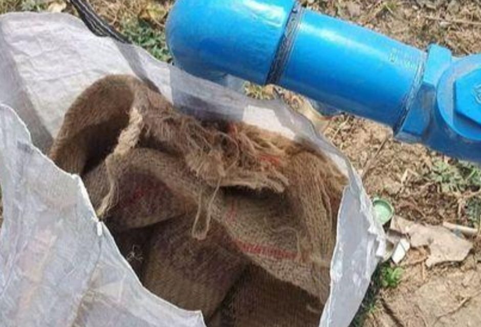 ರಸ್ತೆ ಪಕ್ಕದ ಚೀಲವೊಂದರಲ್ಲಿ ನವಜಾತ ಶಿಶು ಪತ್ತೆ.!!