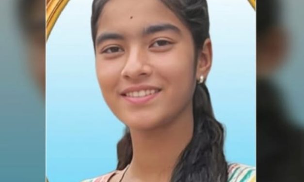 ಇಬ್ಬರು ಹುಡುಗರಿಂದ ಪ್ರೀತಿ ಮಾಡುವಂತೆ ಟಾರ್ಚರಗೆ ಆತ್ಮಹತ್ಯೆ ಮಾಡಿ ಕೊಂಡ 9ನೇ ತರಗತಿ ವಿದ್ಯಾರ್ಥಿನಿ.!!!