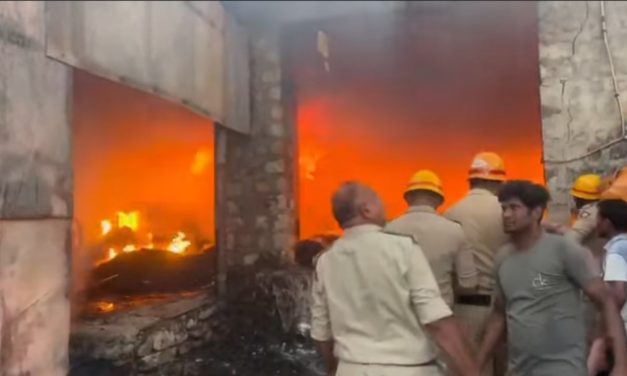 ಗೋಕಾಕ:ಮಾಣಿಕವಾಡಿಯಲ್ಲಿ ಗಾದಿ ಕಾರ್ಖಾನೆಗೆ ಬೆಂಕಿ..!!